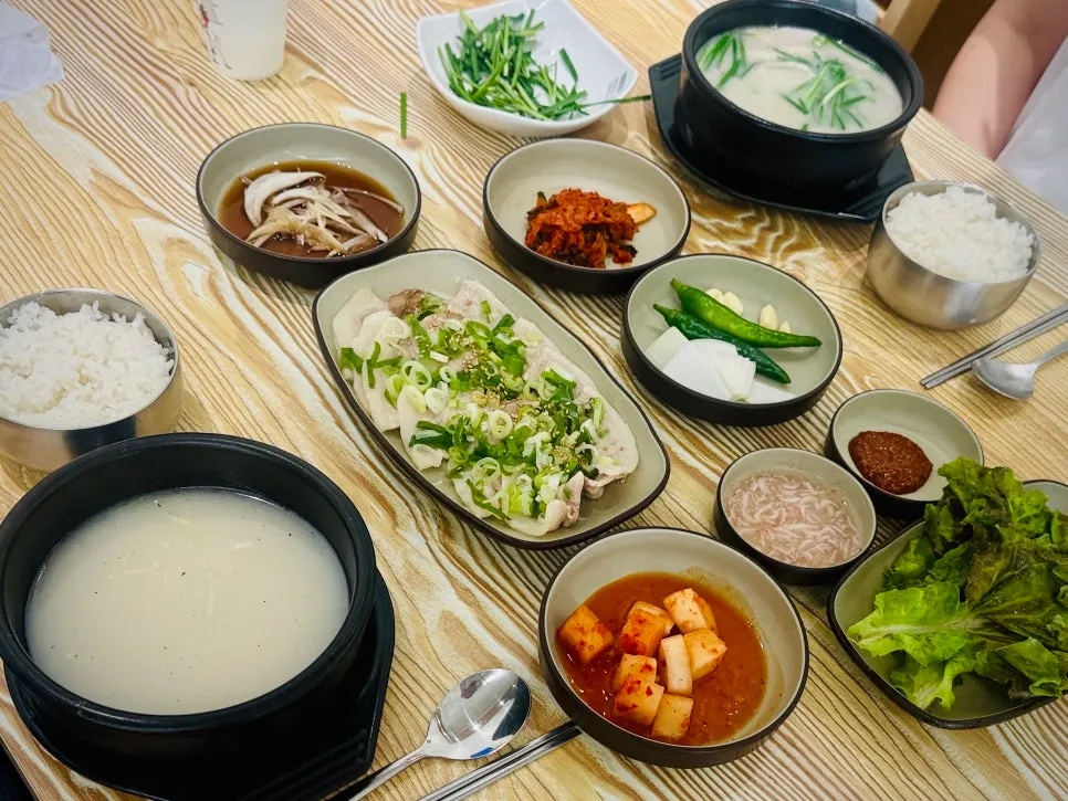 Pork jowl soup with savory pork jowl
