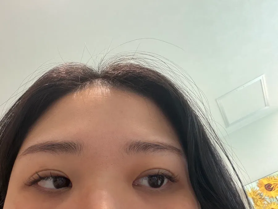 눈썹문신 전 눈썹 모양 클로즈업