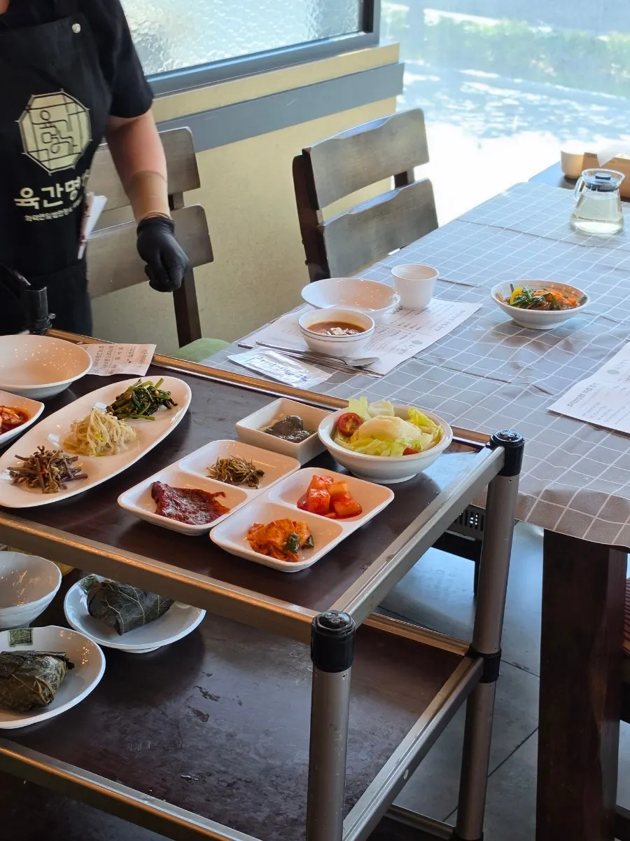 Basic Korean set-meal table spread