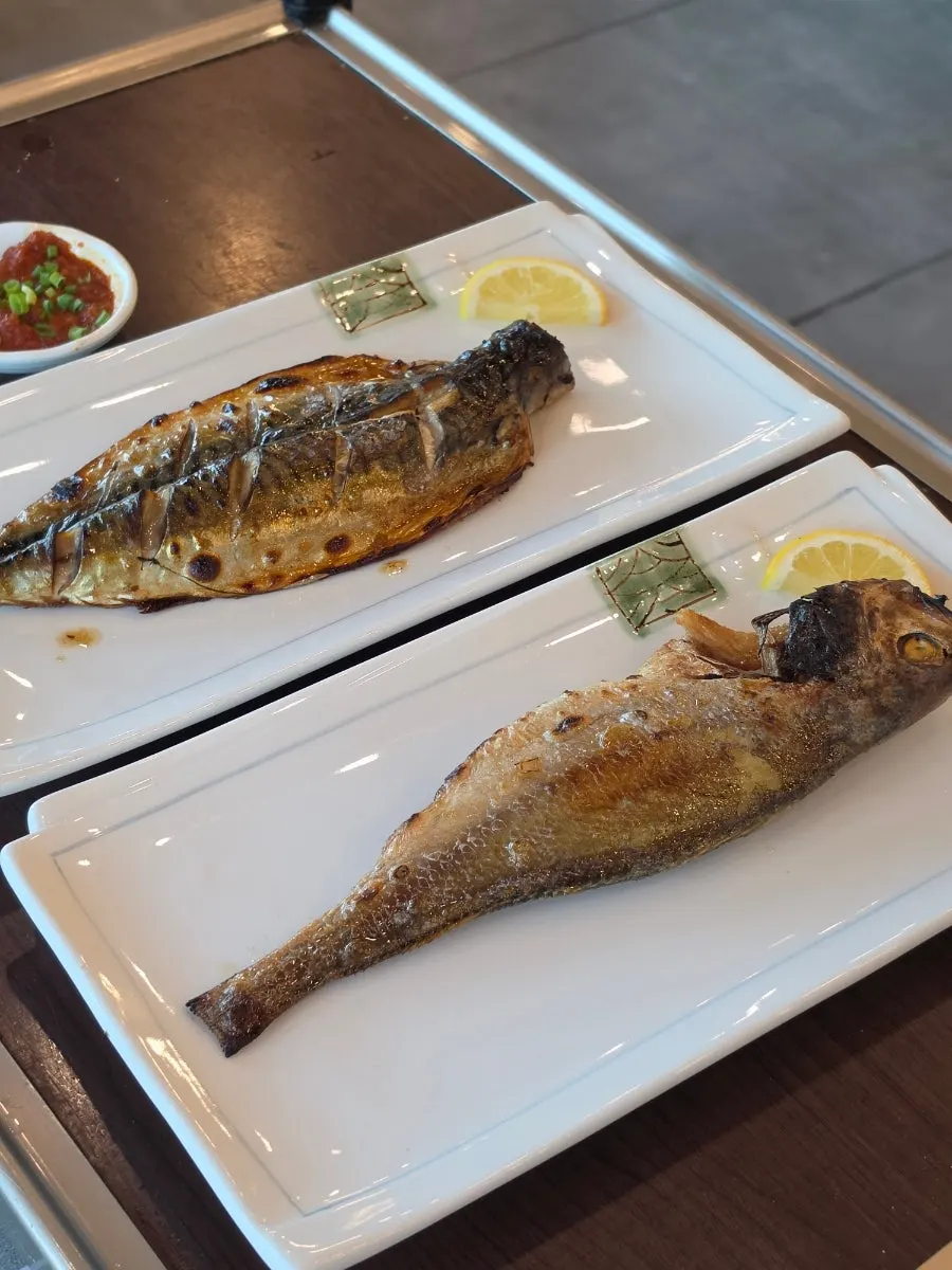 Grilled mackerel and dried yellow corvina set meals