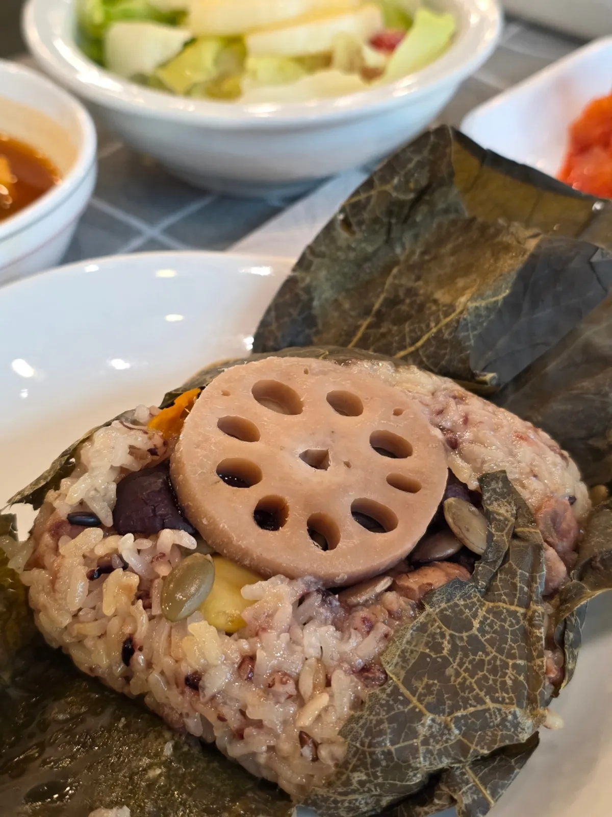 Oven-baked lotus-leaf rice with the leaf opened