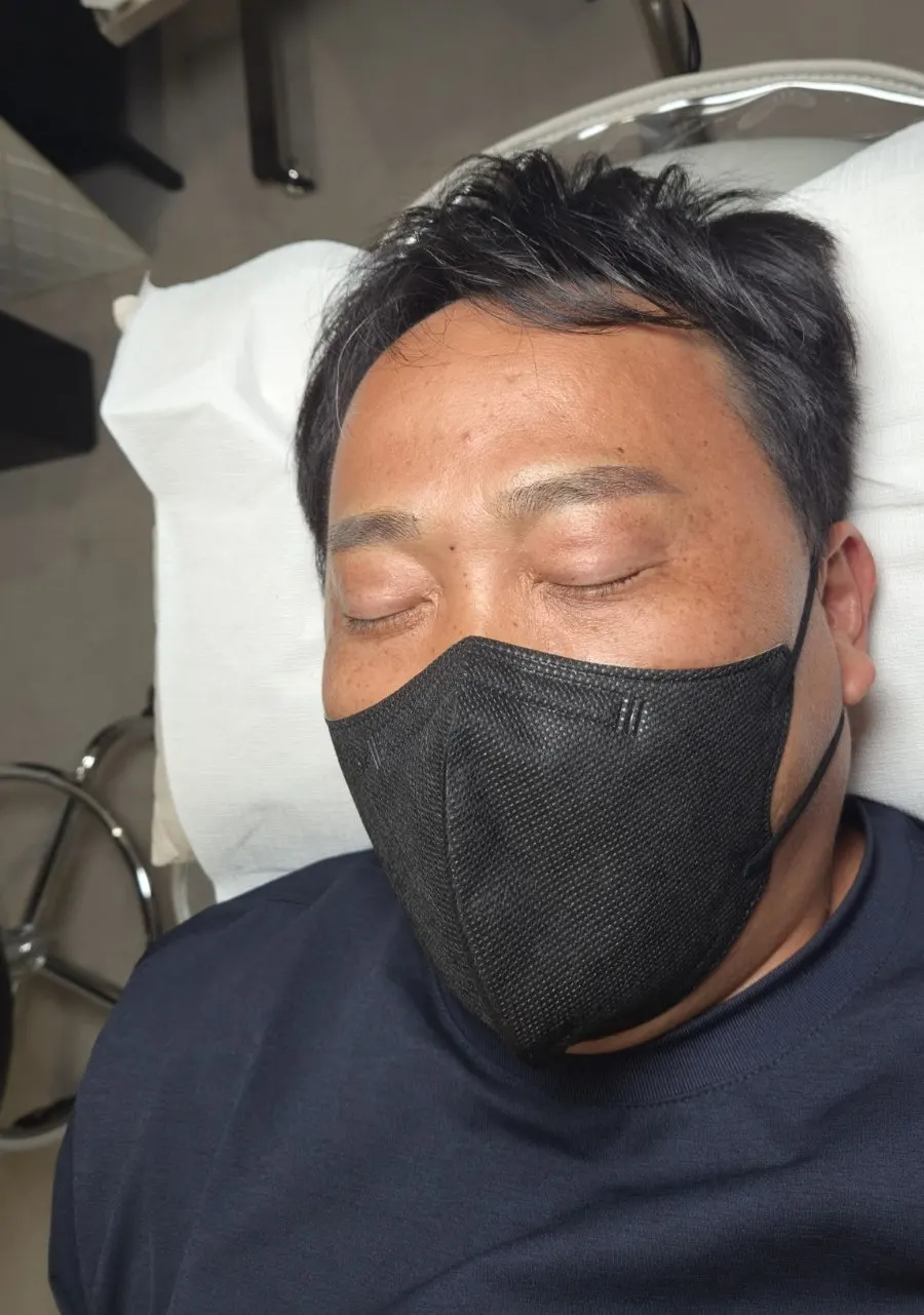 Result of the men's eyebrow tattoo on the day of the procedure