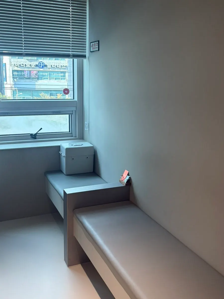 Cozy-feeling waiting area