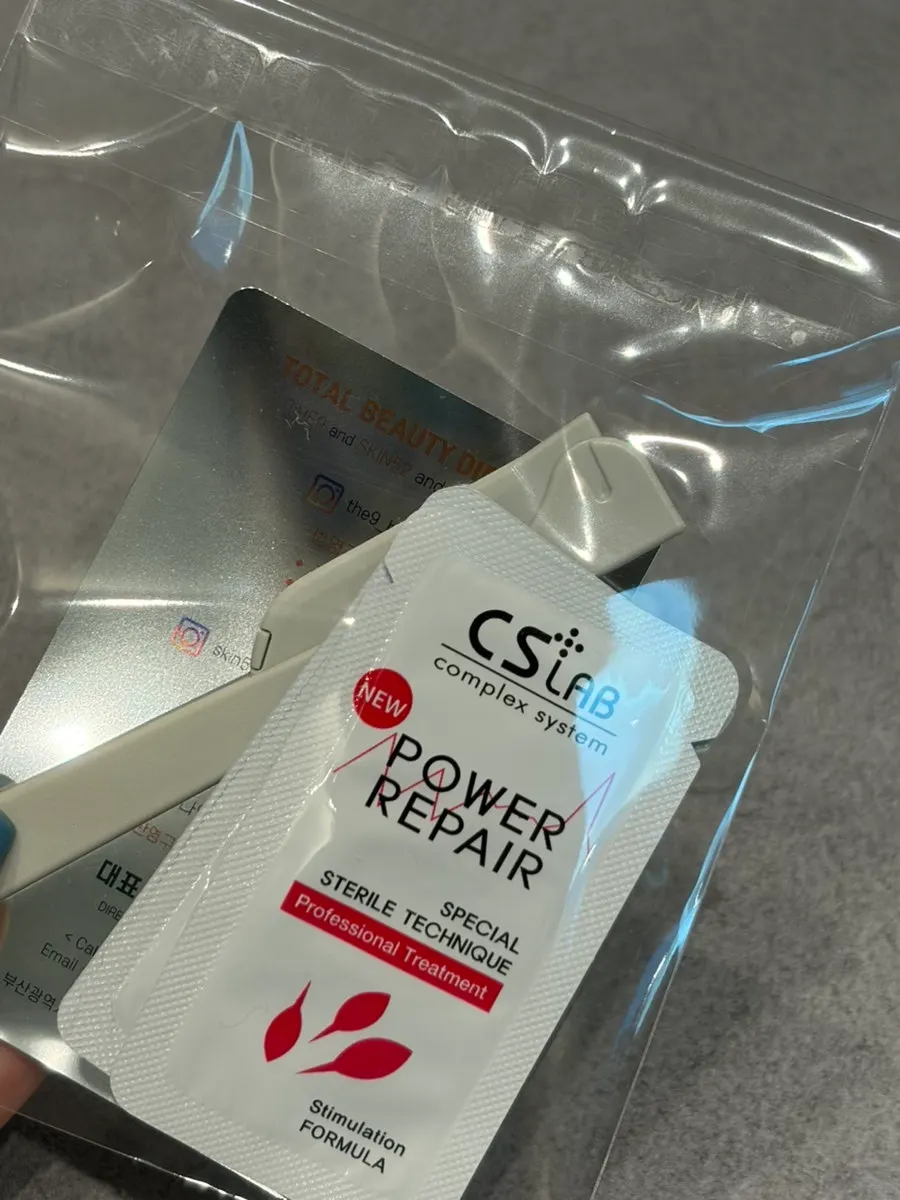 Recovery cream sample and eyebrow razor for aftercare