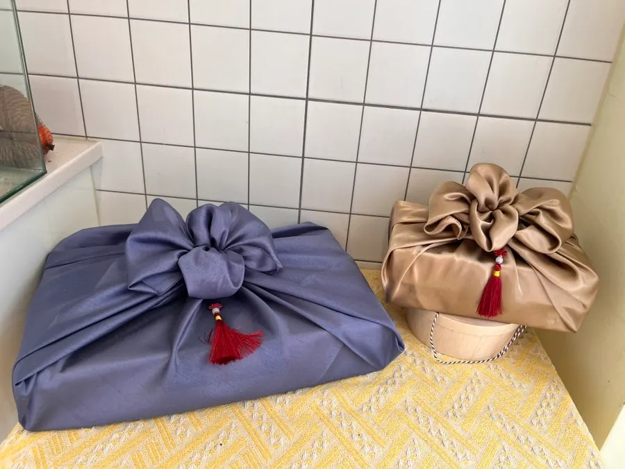 Elegant holiday gift rice cake packaging