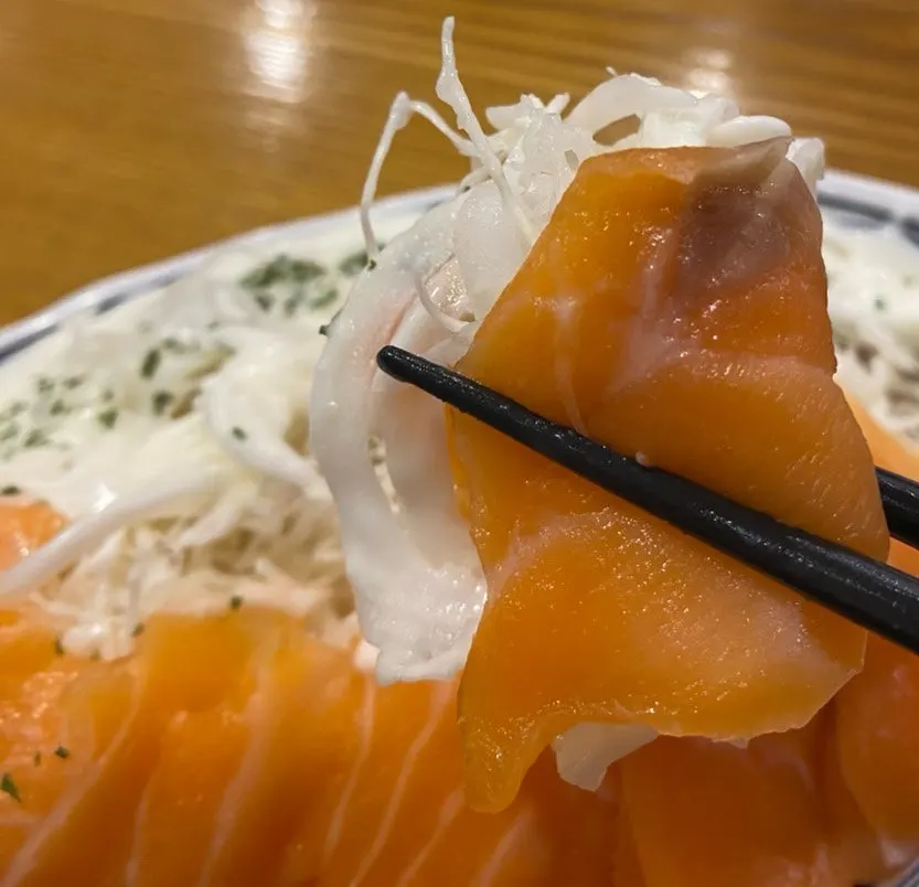Salmon and rice with wasabi