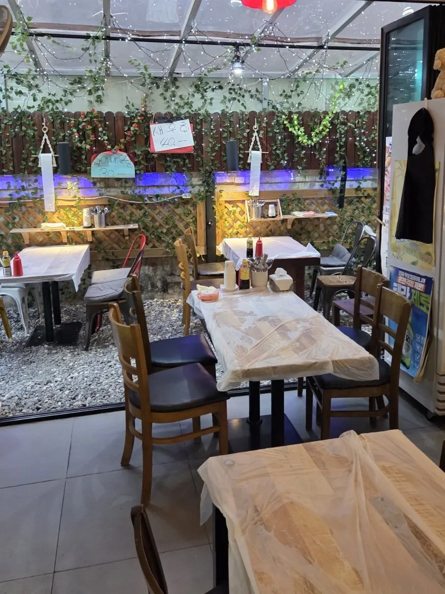 Neighborhood sashimi restaurant exterior of Sintongyeong Gyeongseongdae Branch