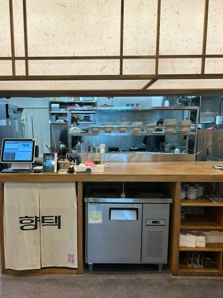 Hyangtaek interior and waiting information