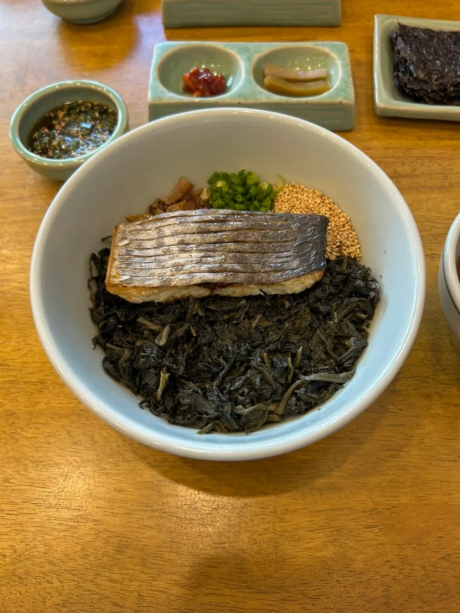 Hyangtaek's signature mackerel gondeure rice