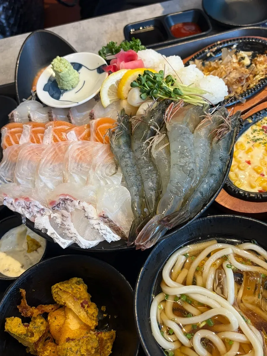 熟成生魚片與付食擺盤