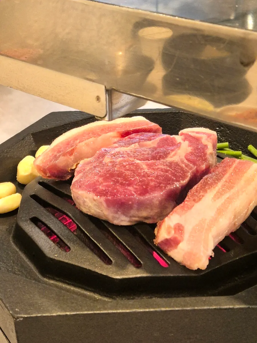 노릇하게 구워진 삼겹살