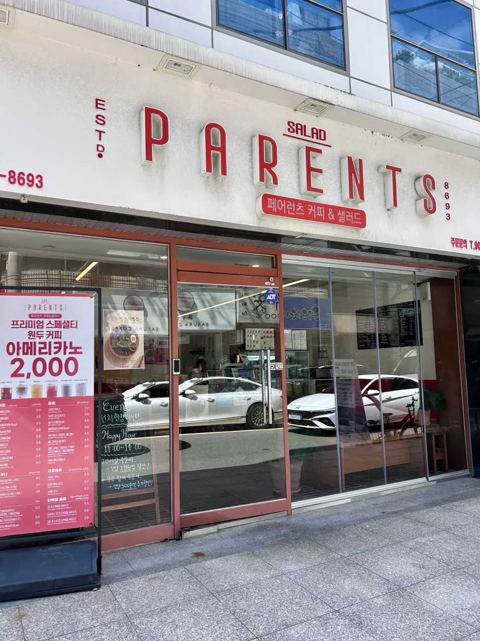 View of PARENTS Coffee & Salad shop near Jungang Station