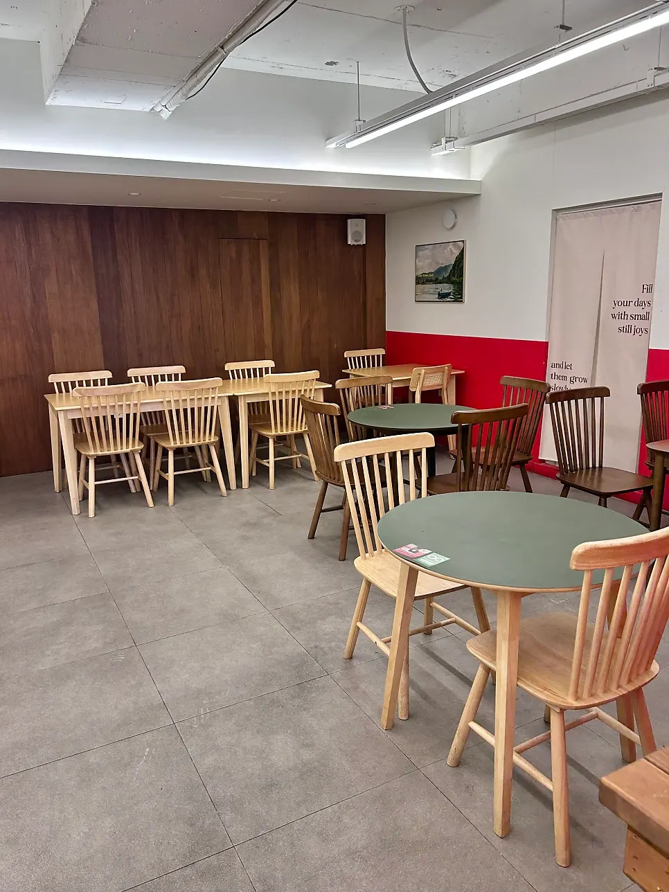 Table seating at PARENTS Coffee & Salad