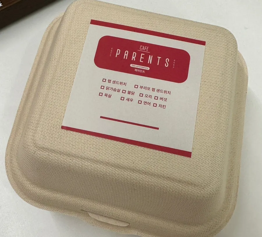 랩 단면과 함께 차려진 테이블