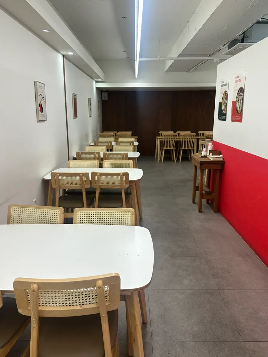 Counter with steady takeout and delivery orders