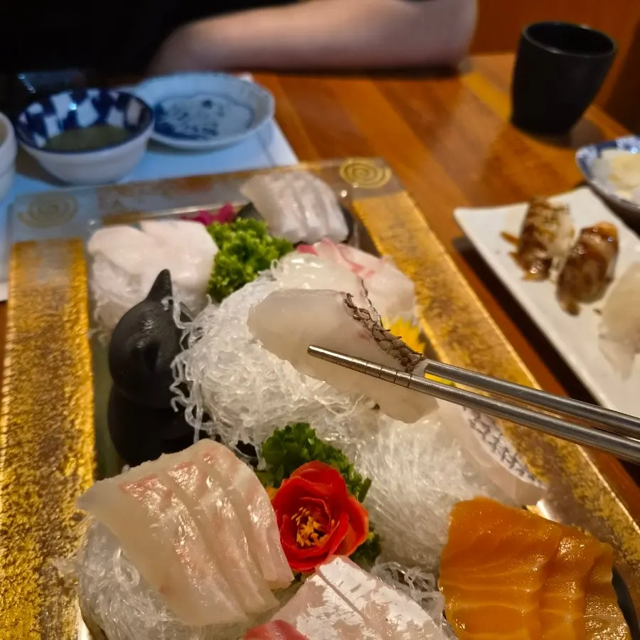 Assorted seafood and spicy Cheongyang chili sauce