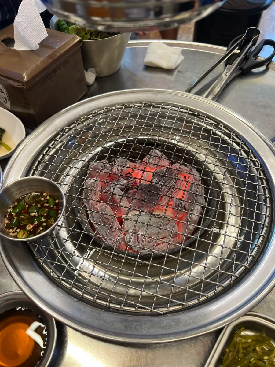Beef rib meat served with mushrooms
