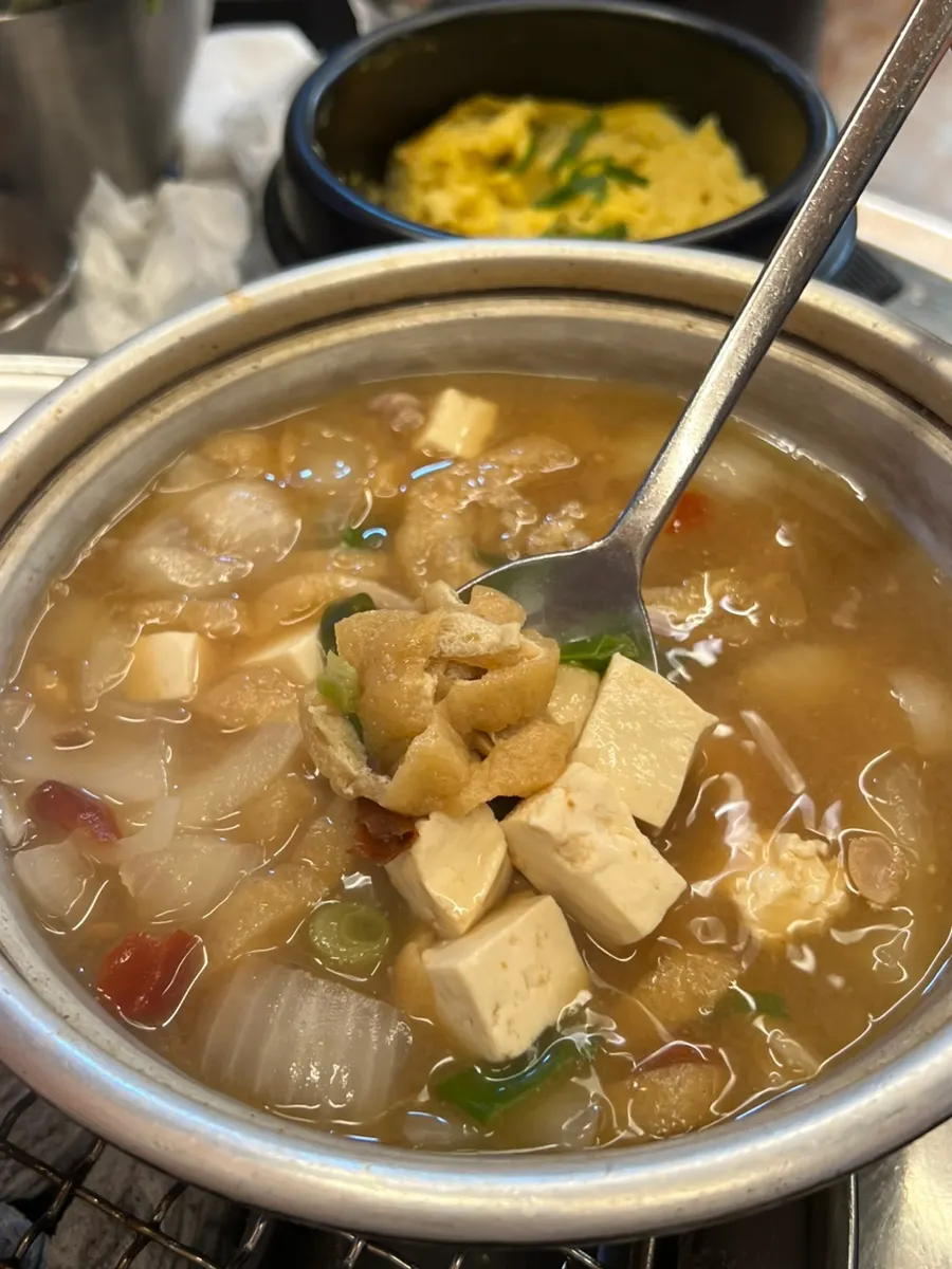 Soybean paste stew with tofu and zucchini