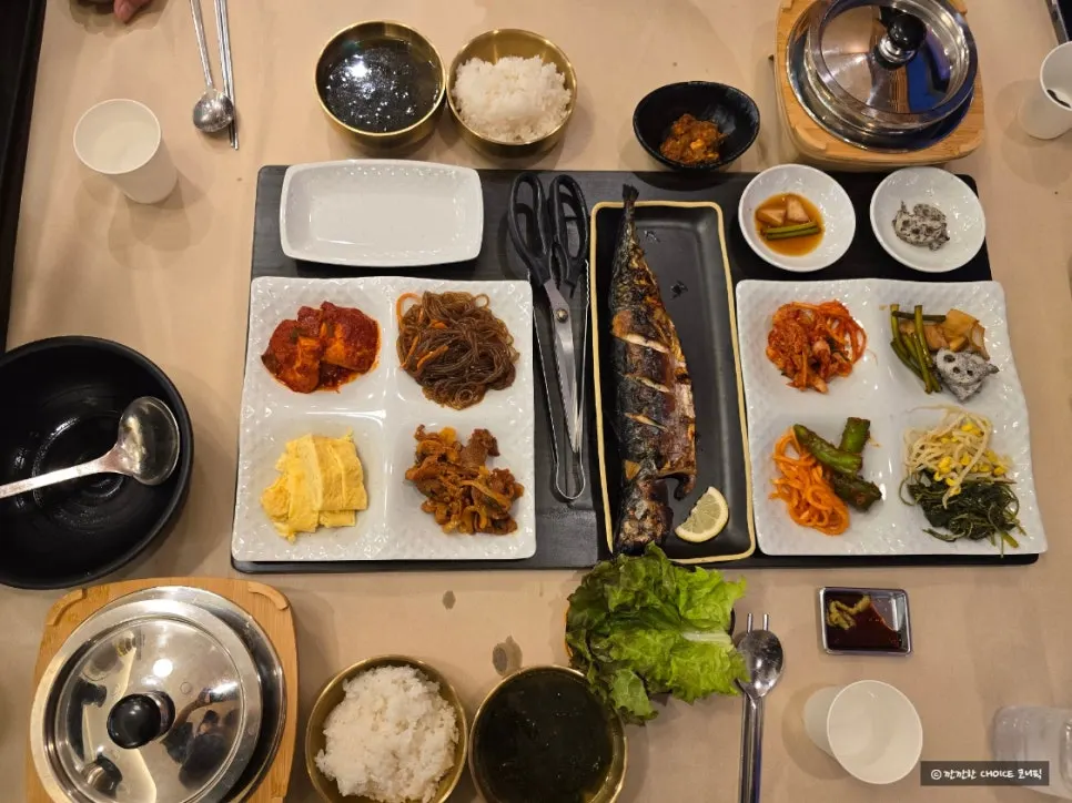 Golden wood-fired grilled mackerel served with stone-pot rice
