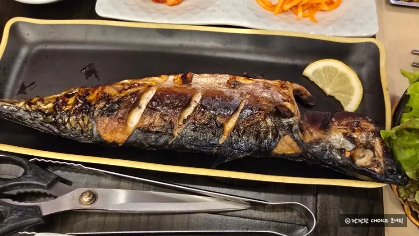 Close-up of the golden-brown grilled mackerel skin