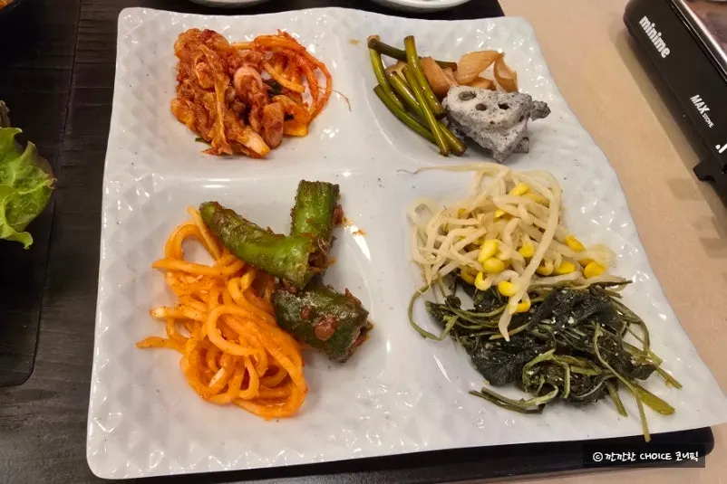 Warm stone-pot rice with bean sprout side dish