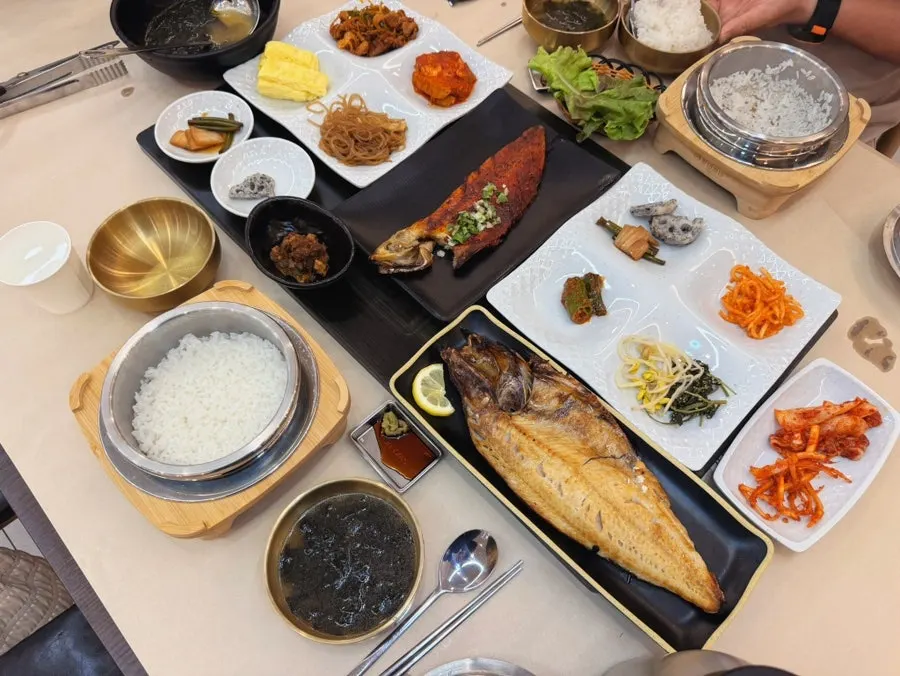 Two-person value set with grilled imyeonsu and seasoned mackerel