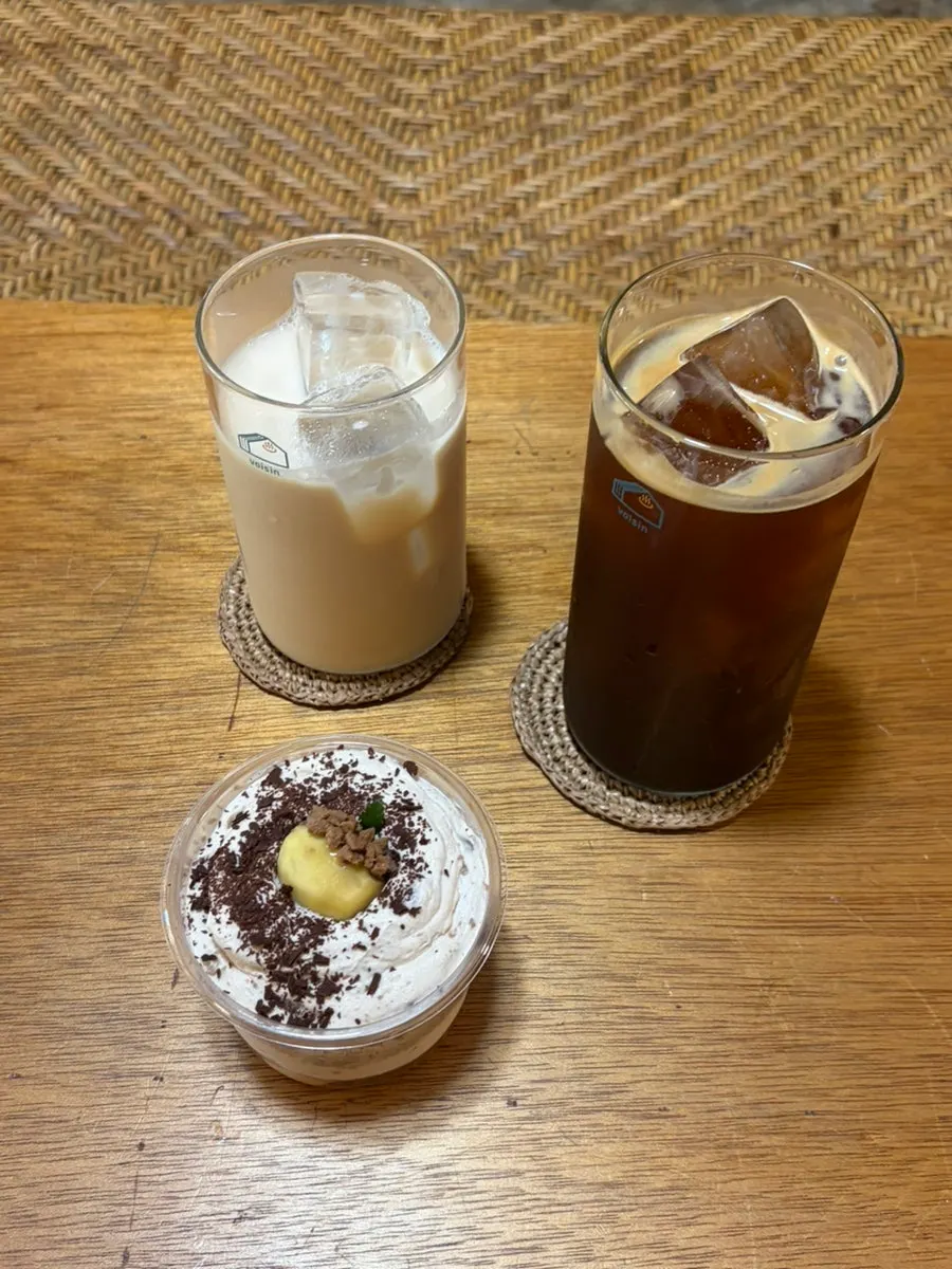 Coffee and royal milk tea drinks