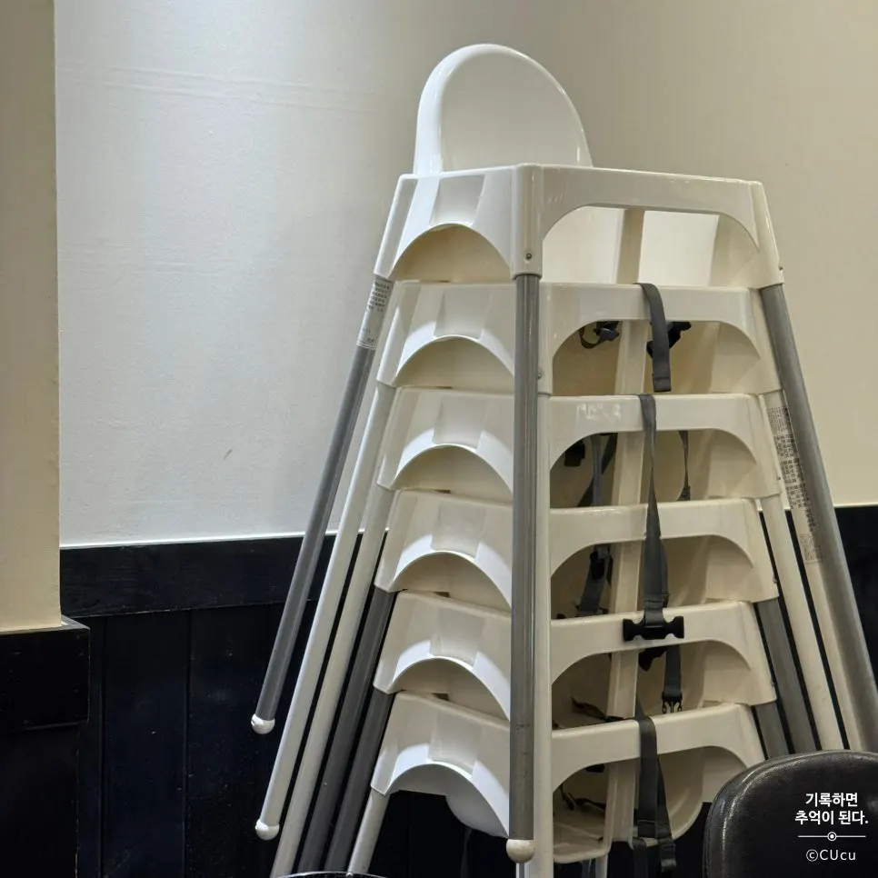 Restaurant seating suitable for group meals
