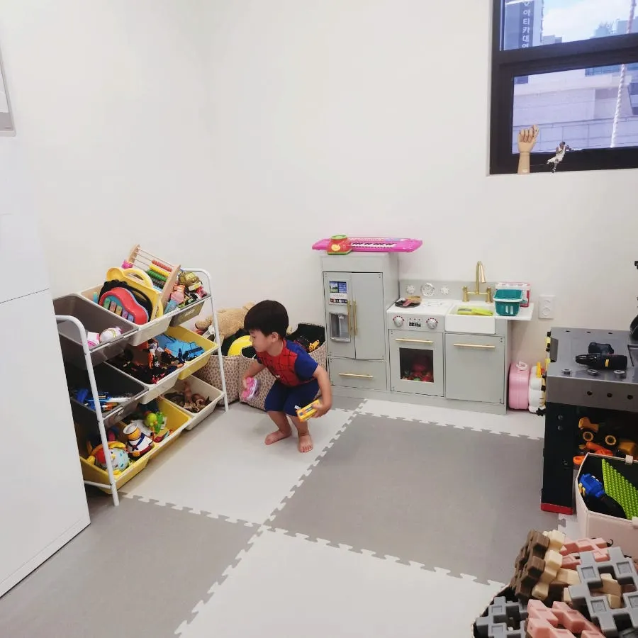 Toy-car play corner