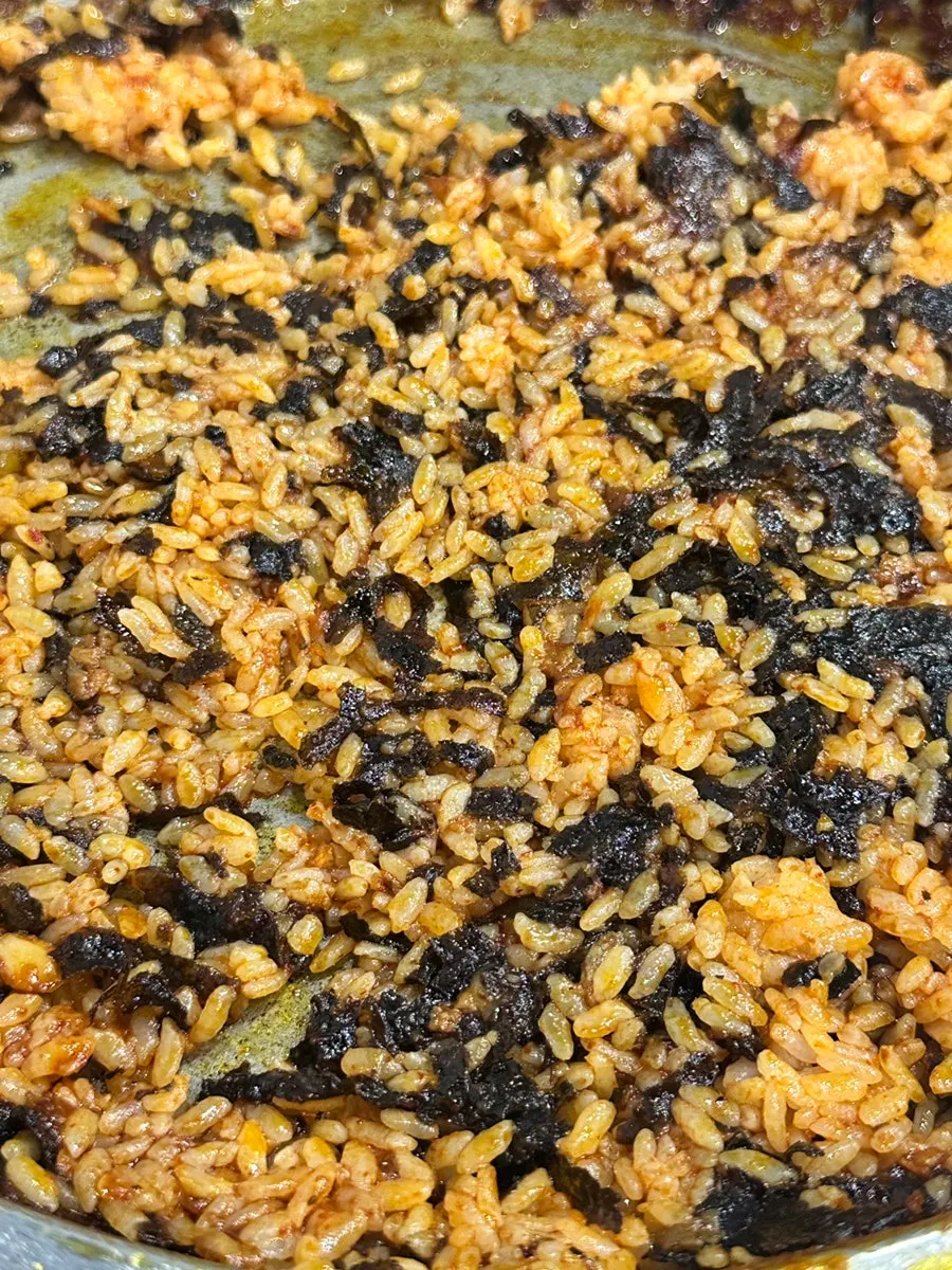 A staff member making stone-pan fried rice