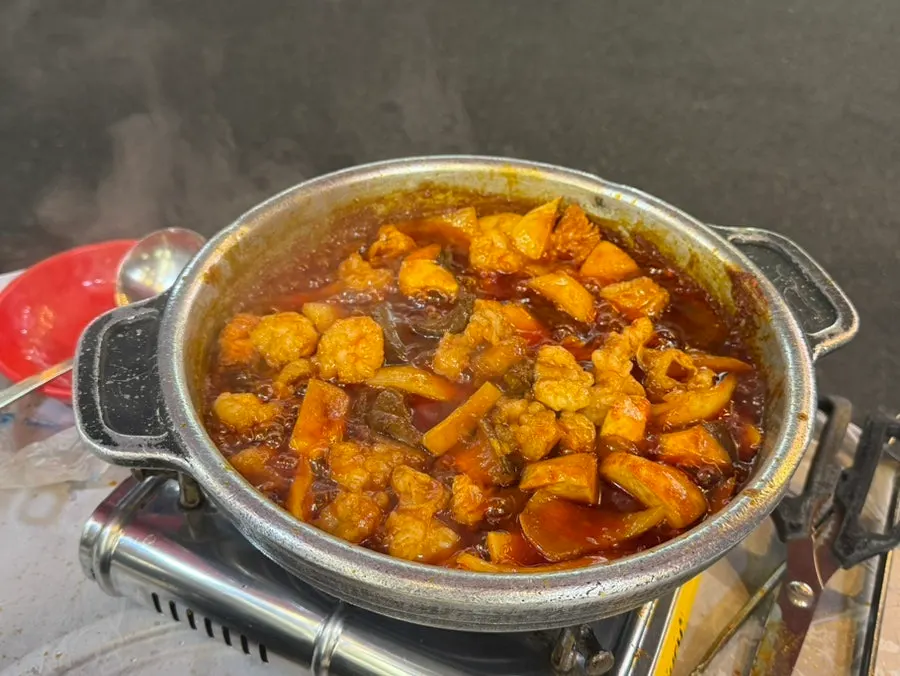 Intestine cooked in sauce with mushrooms and onions