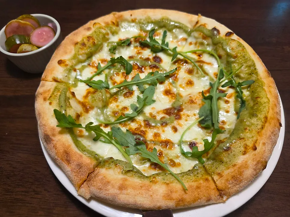 Basil margherita pizza