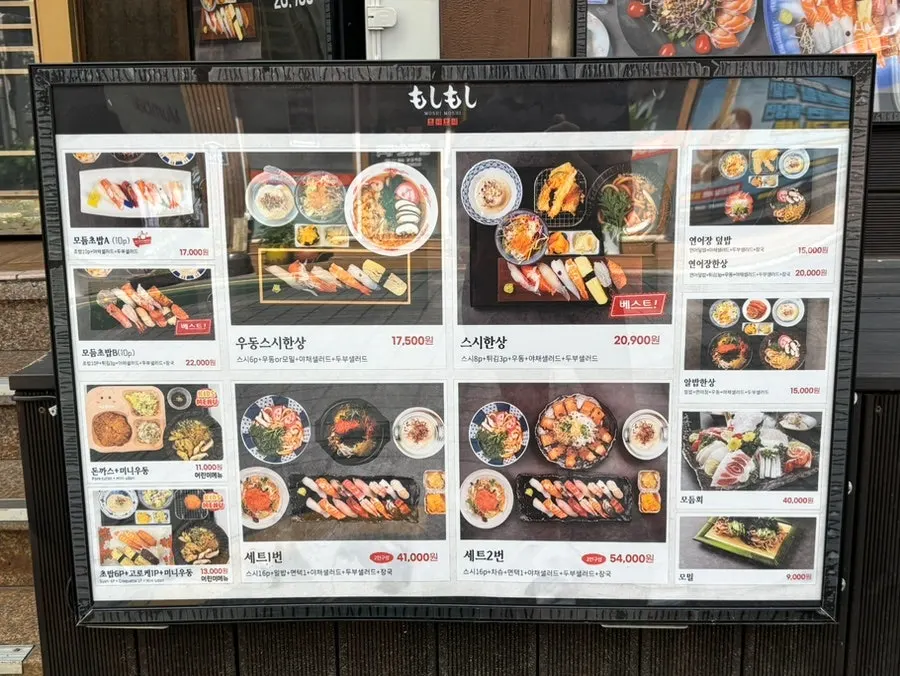 Sign for the dedicated parking lot next to the restaurant