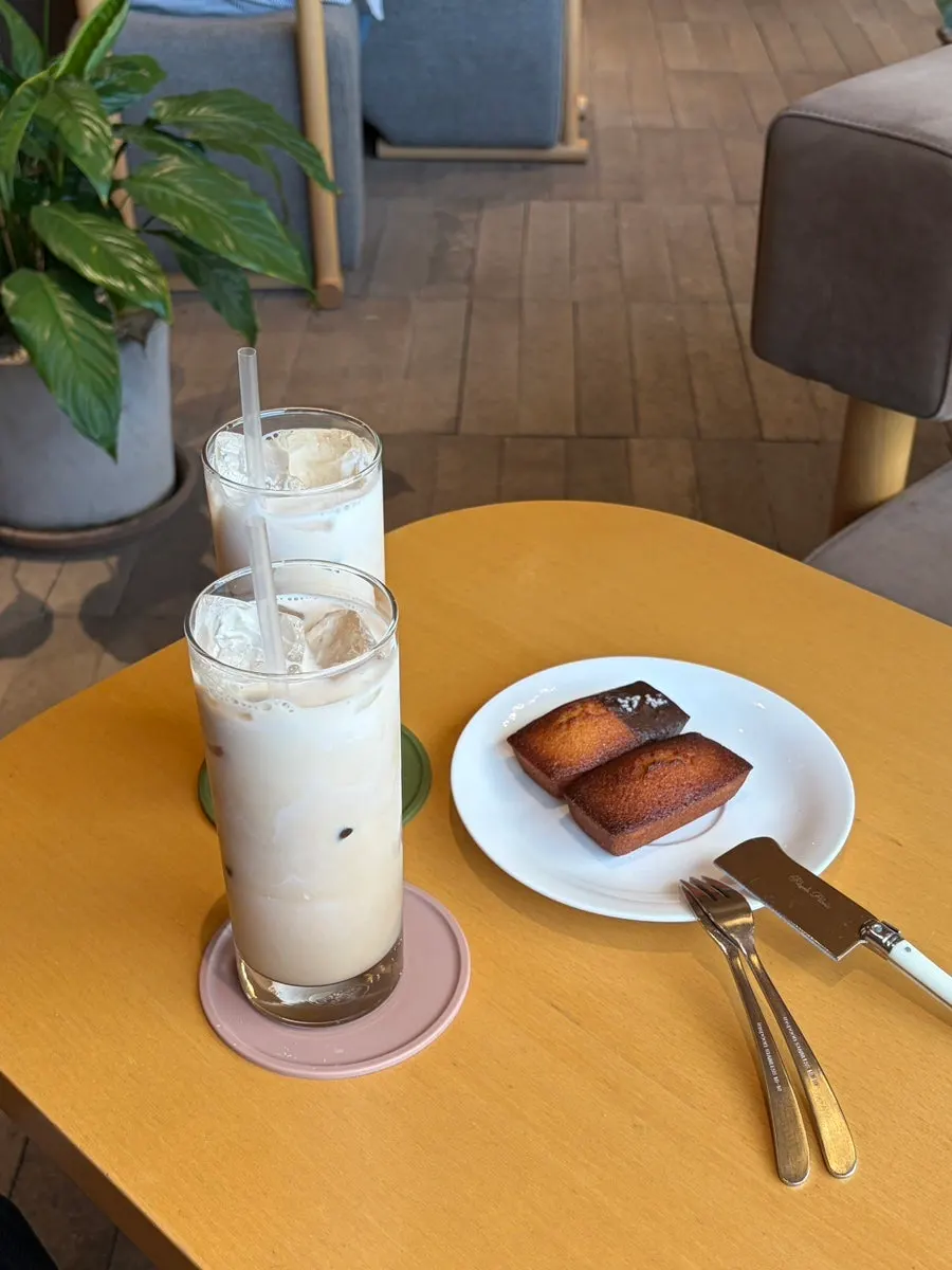 Milk tea and financiers served together