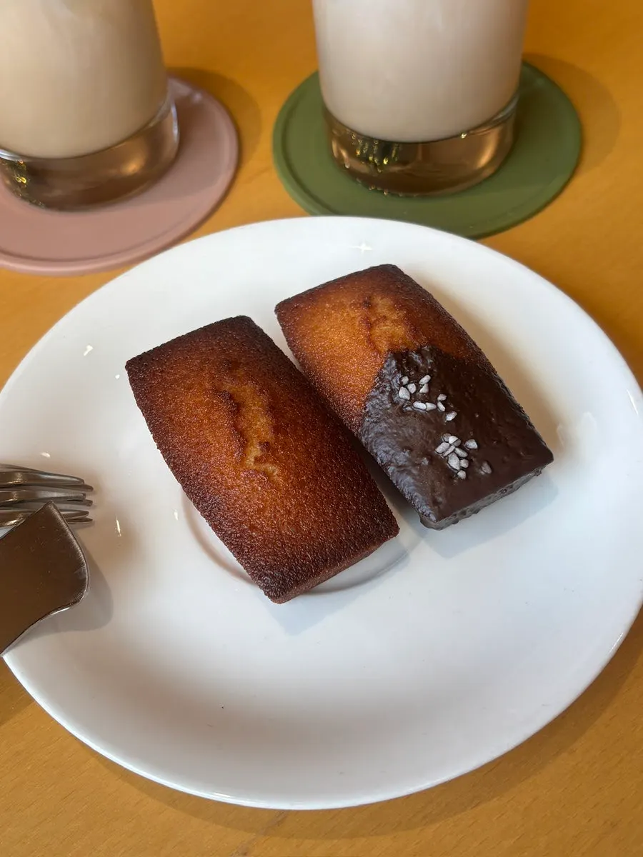 Plain financier and milk tea
