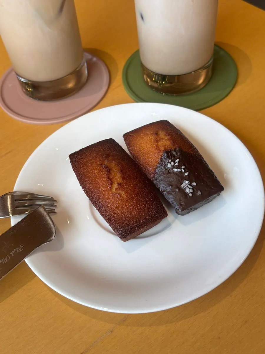 Salt chocolate financier dessert