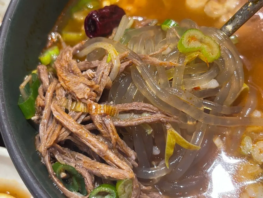 아기와 함께한 갈비탕 식사