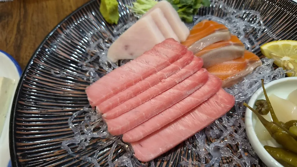Plate of thickly sliced sashimi