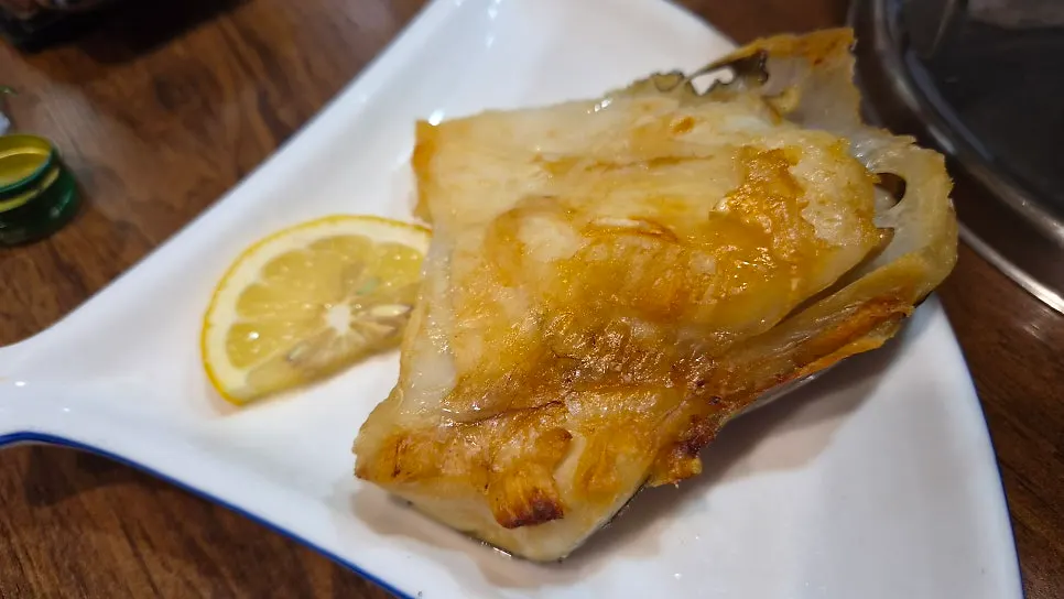 Crispy fried pufferfish and sweet and sour pufferfish