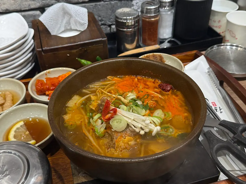 A full galbitang spread at Gang Galbitang