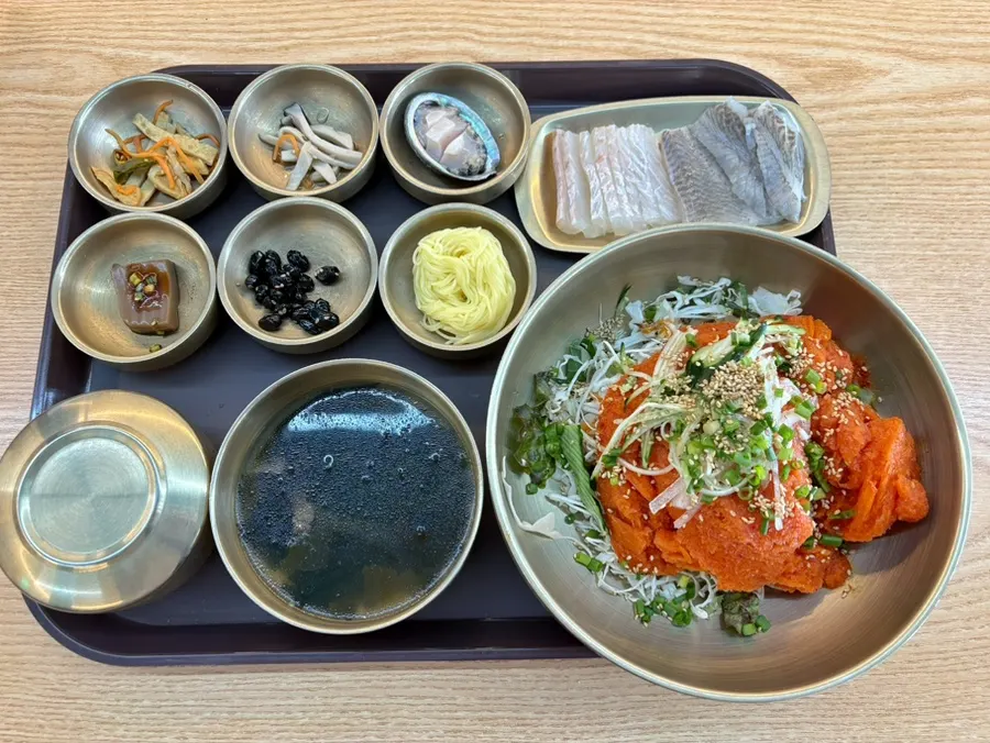 물회와 밑반찬 한상