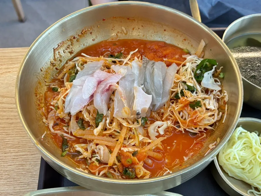 소고기 미역국과 물회