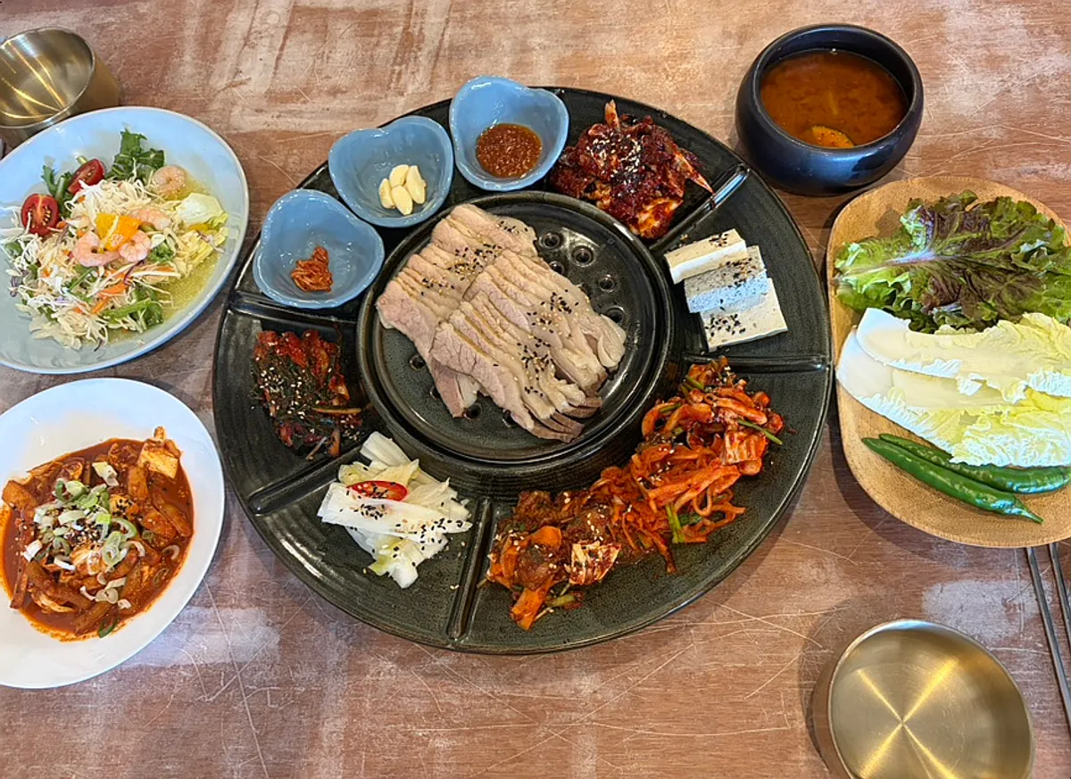 보쌈과 전복 솥밥 한상 3인