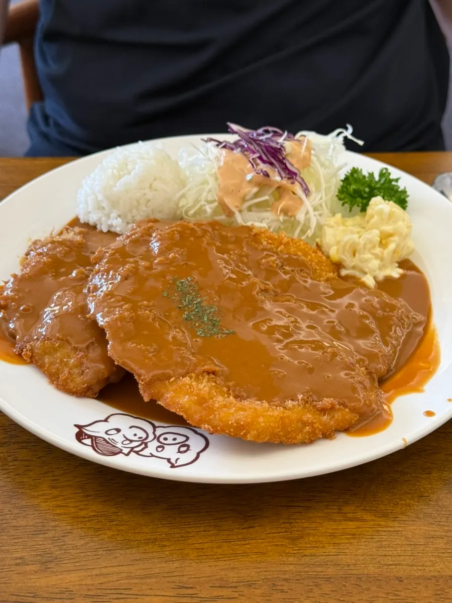 A plate of extra-large Western-style pork cutlet