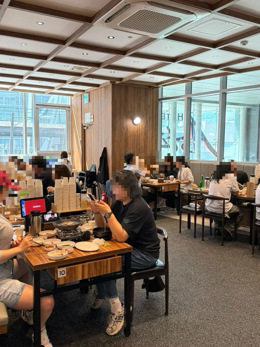Regular table seating in the spacious dining hall