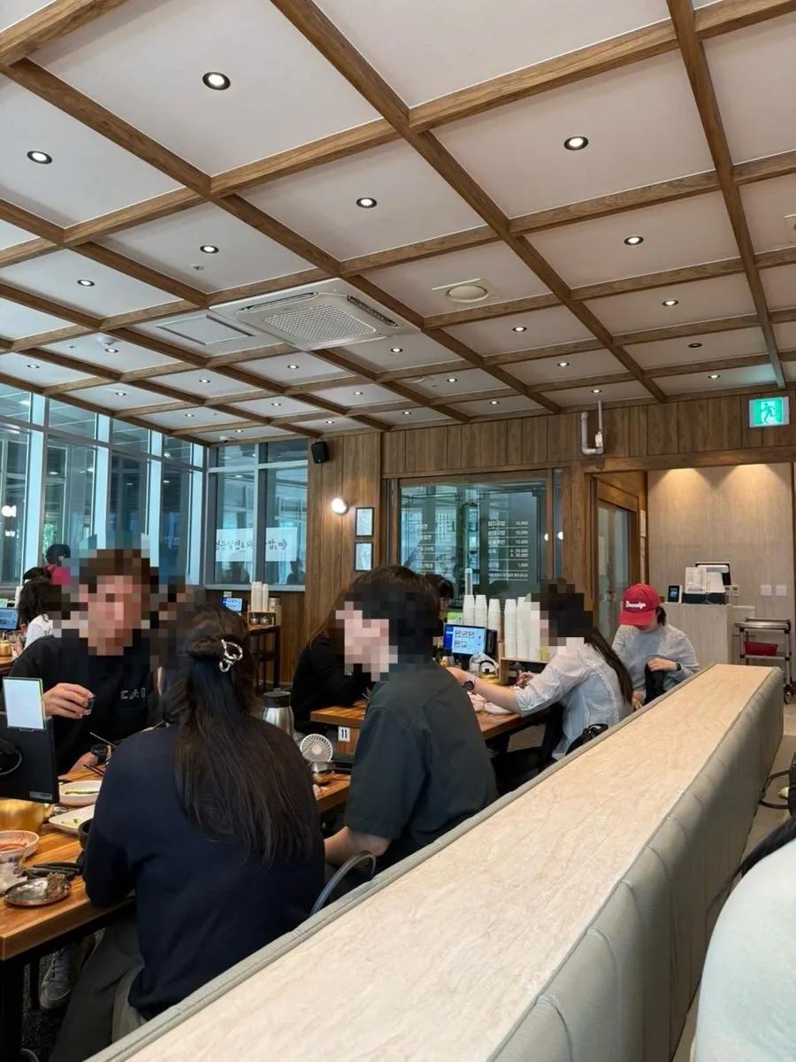 Bibim milmyeon and suyuk baekban served together