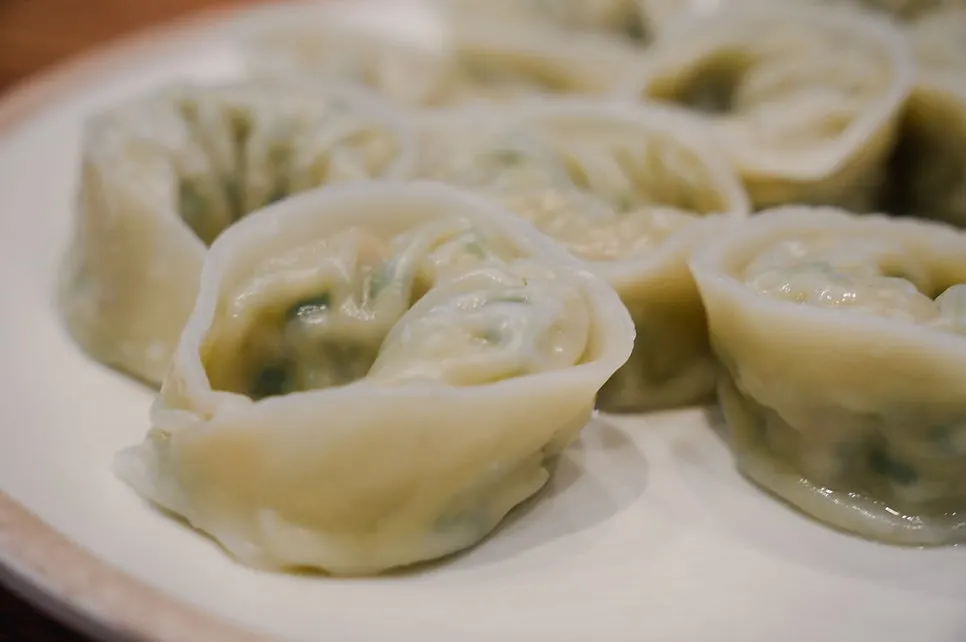 热气腾腾的深山面屋手工饺子