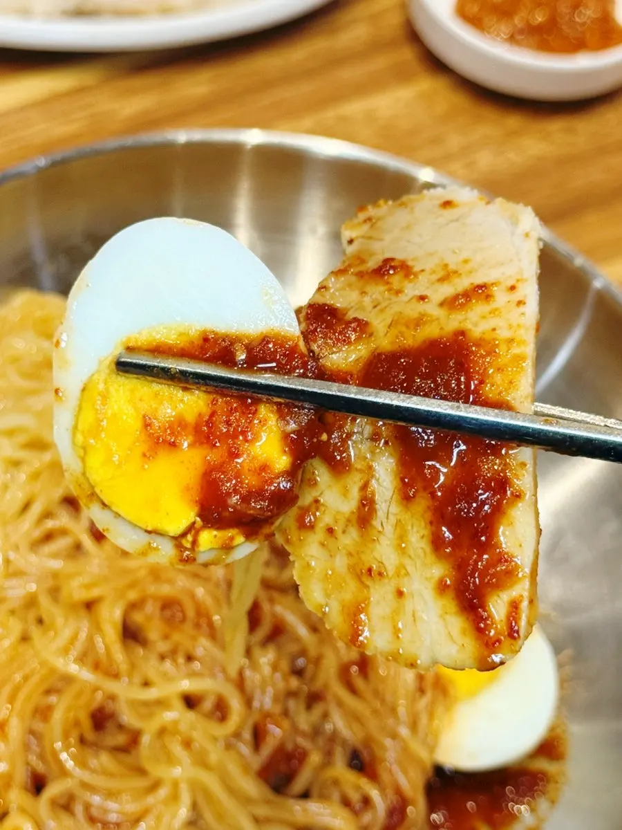 Noodles with sauce mixed in