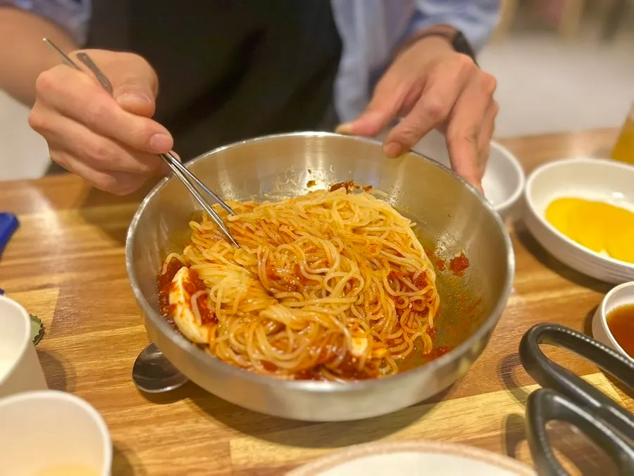 비빔밀면 물밀면 손만두 차림