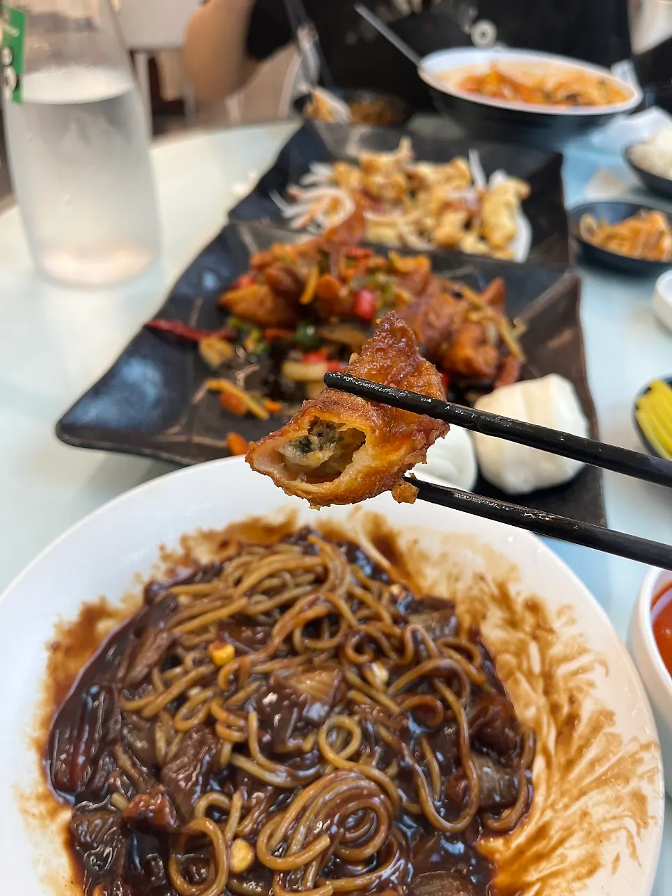 Kkanpung mandu served with flower bread